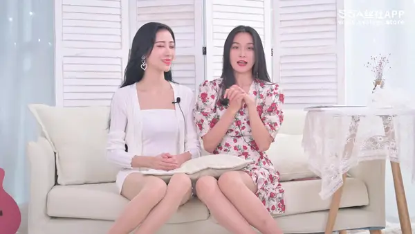 [SSA丝社] 评测 NO.125 君君&雪儿 腿模双生花系列250元价位的Wolford对比Fogal开箱评测视频（上） - SSA丝社